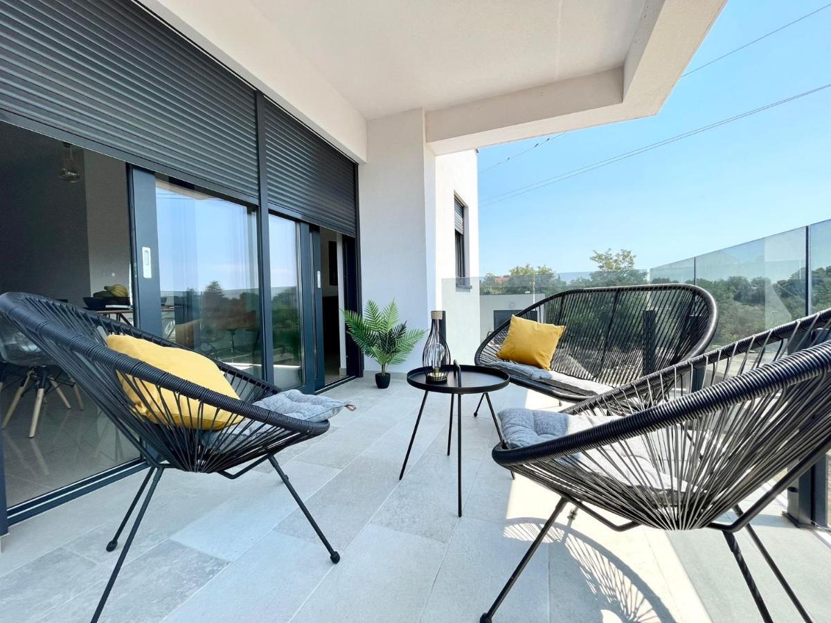 J&N Hill'S Residence With Swimming Pool Μεντουλίν Εξωτερικό φωτογραφία