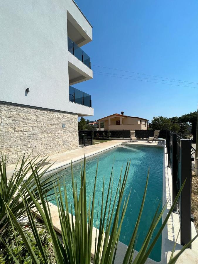 J&N Hill'S Residence With Swimming Pool Μεντουλίν Εξωτερικό φωτογραφία