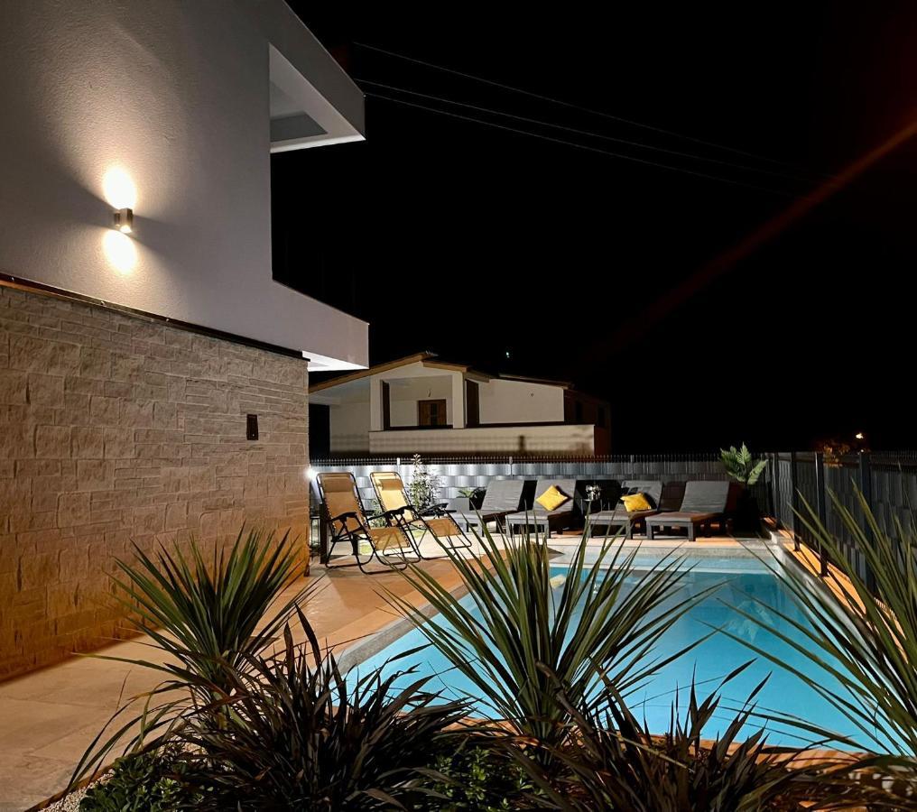 J&N Hill'S Residence With Swimming Pool Μεντουλίν Εξωτερικό φωτογραφία